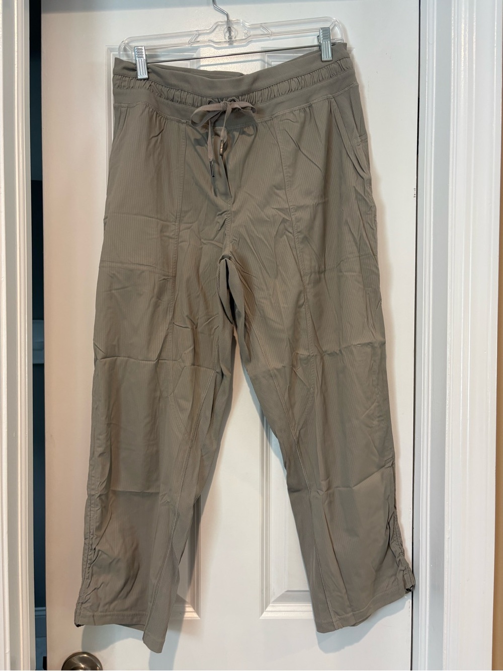 Lululemon Women’s Dance Studio Mid-Rise Cropped Pants Size 12